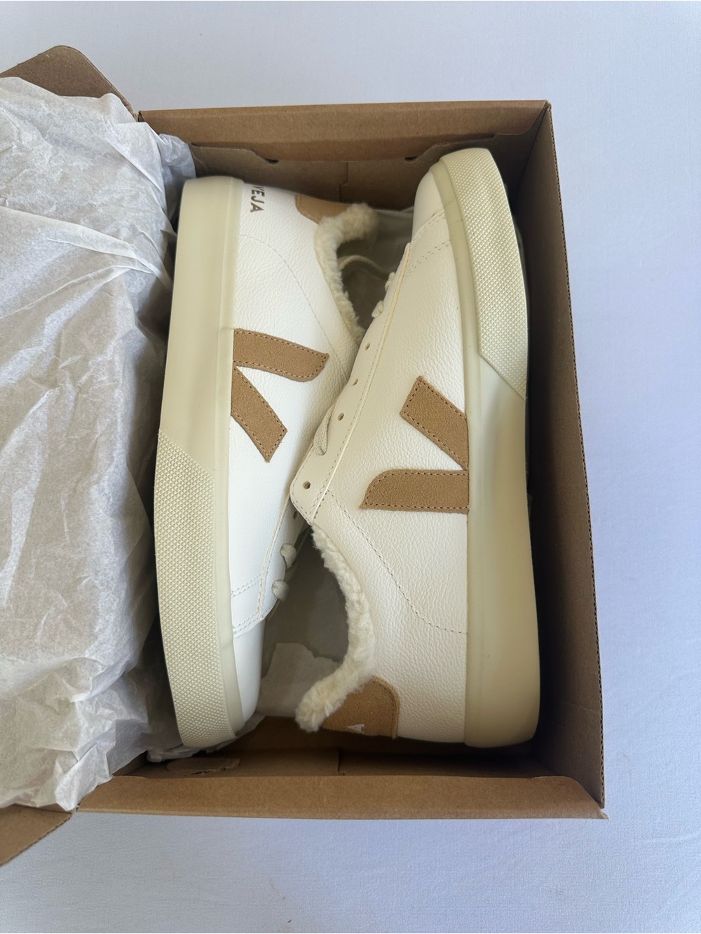 Veja Chrome Free leather Sneakers Lace up w/Tan V Logo and Faux Fur Lining 8/10 - Picture 1 of 16